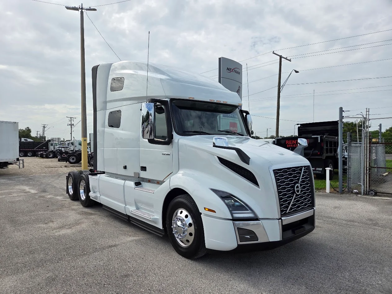 2025 Volvo VNL 760 in Tampa, FL — photo 3