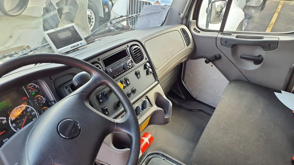 2020 Freightliner M2 106 in Bolingbrook, IL — photo 7