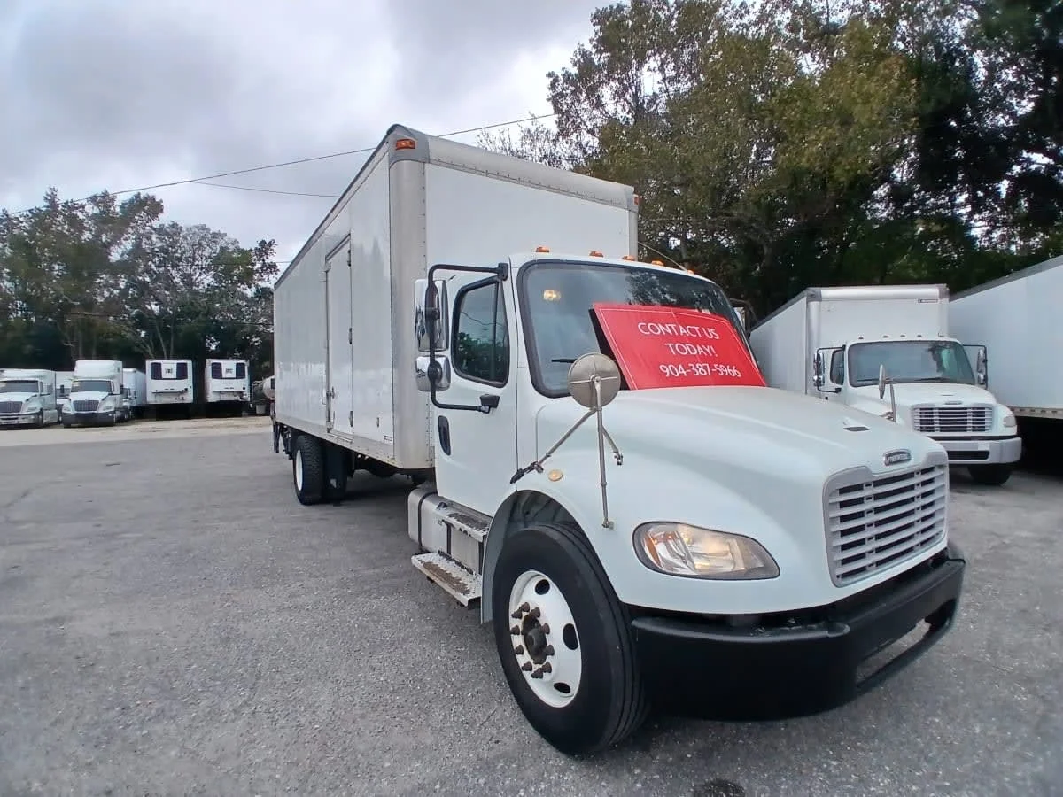 2015 Freightliner M2 106 - image 3