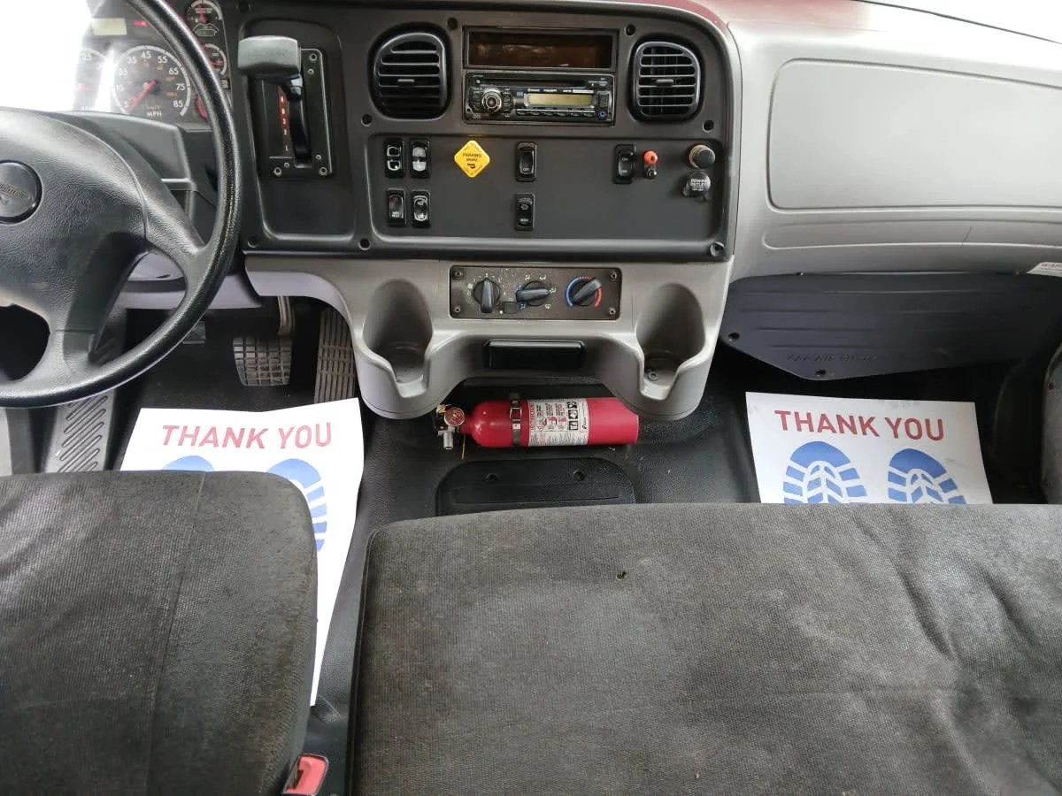 2015 Freightliner M2 106 - image 7