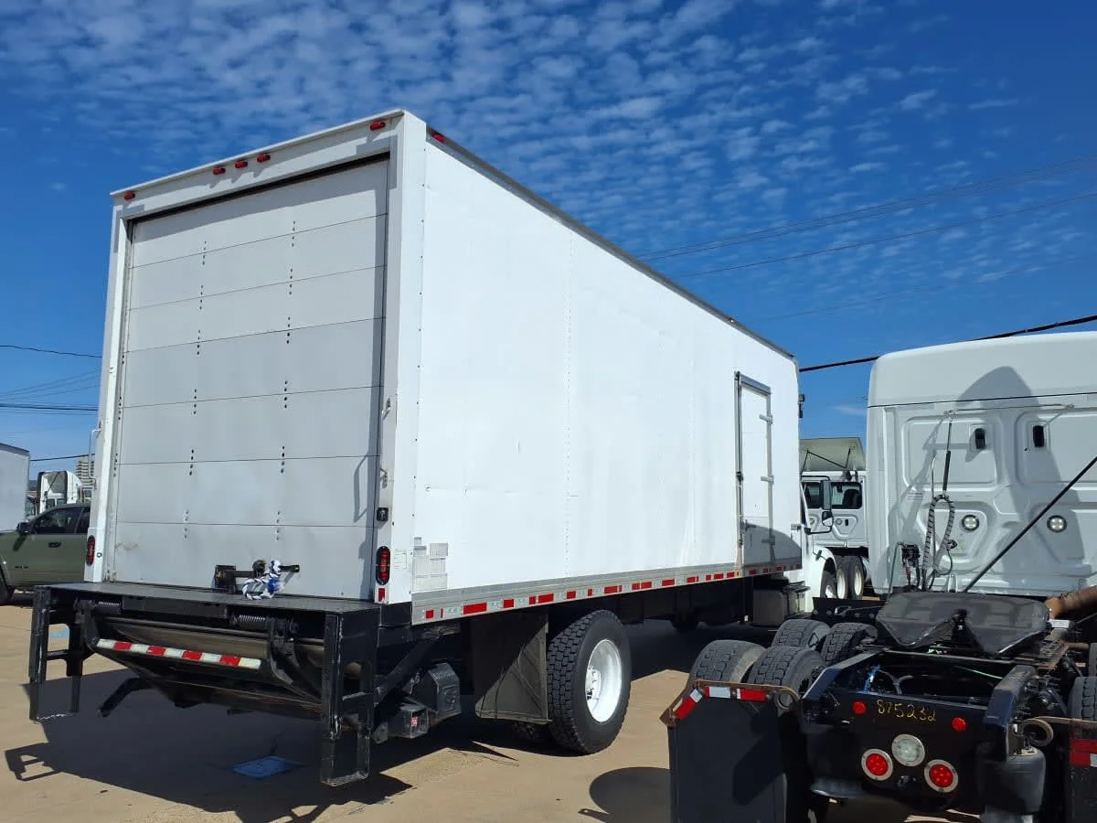 2018 Freightliner M2 106 - image 4