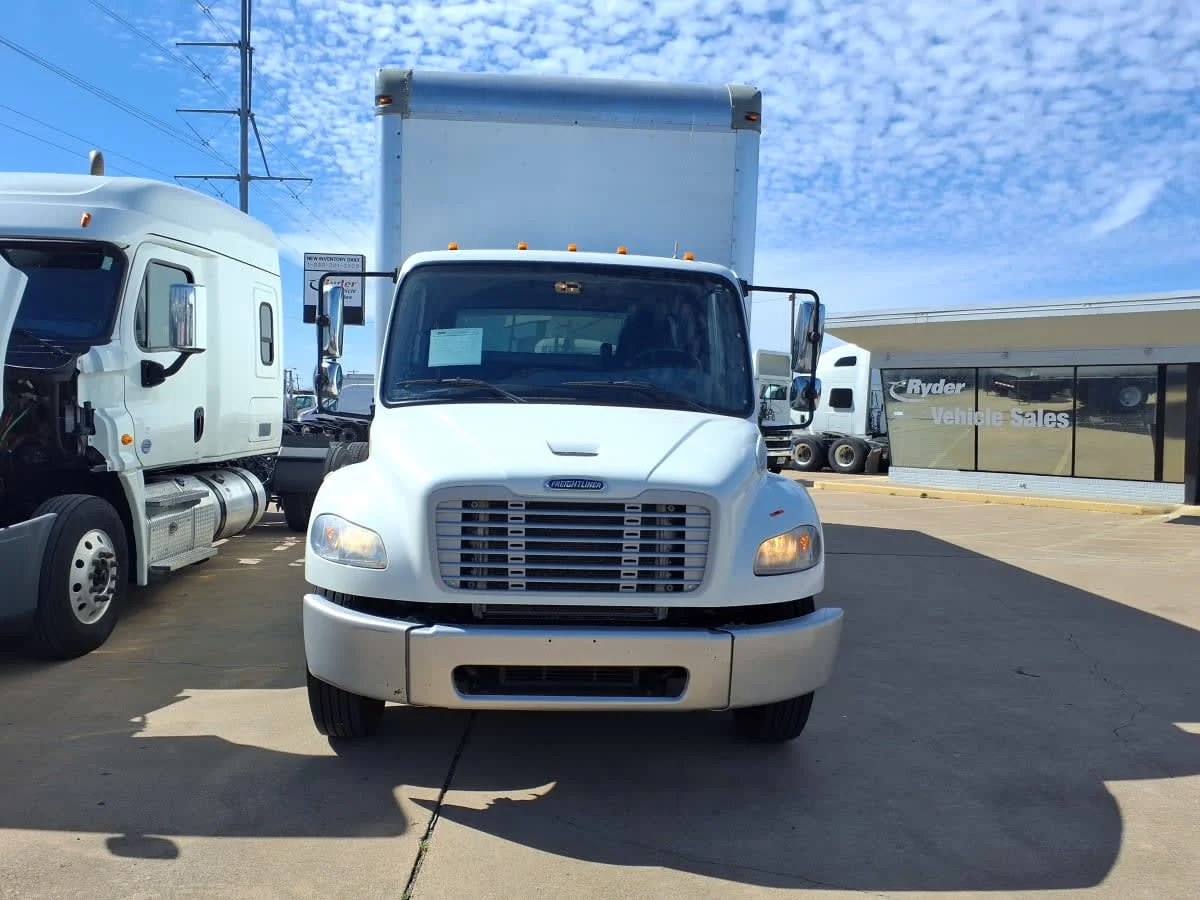 2018 Freightliner M2 106 - image 2