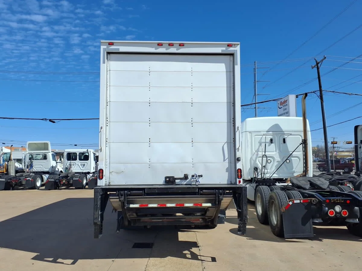 2018 Freightliner M2 106 - image 5