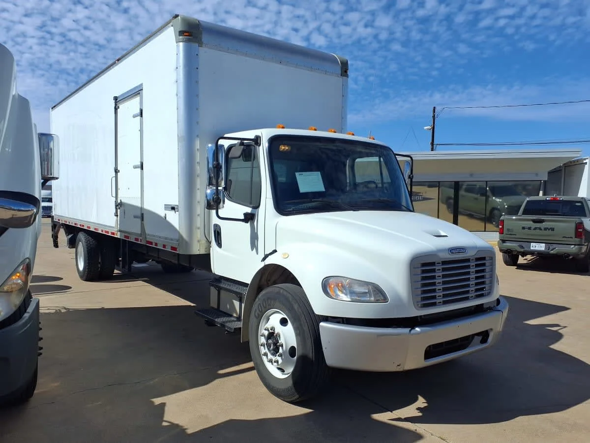 2018 Freightliner M2 106 - image 3