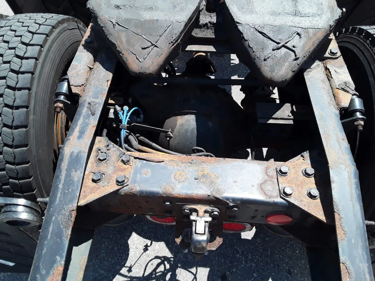 2015 Freightliner Cascadia - image 12