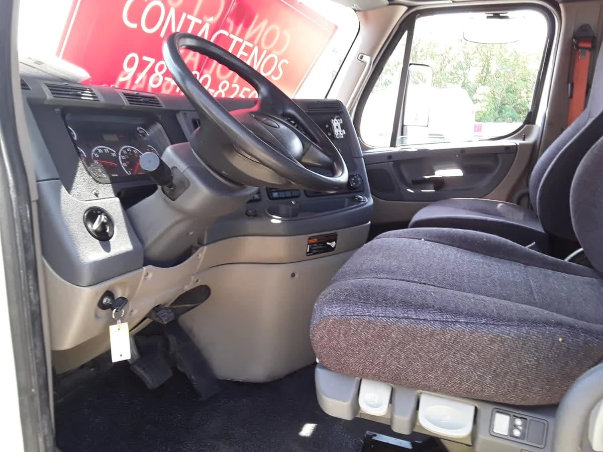 2015 Freightliner Cascadia - image 7