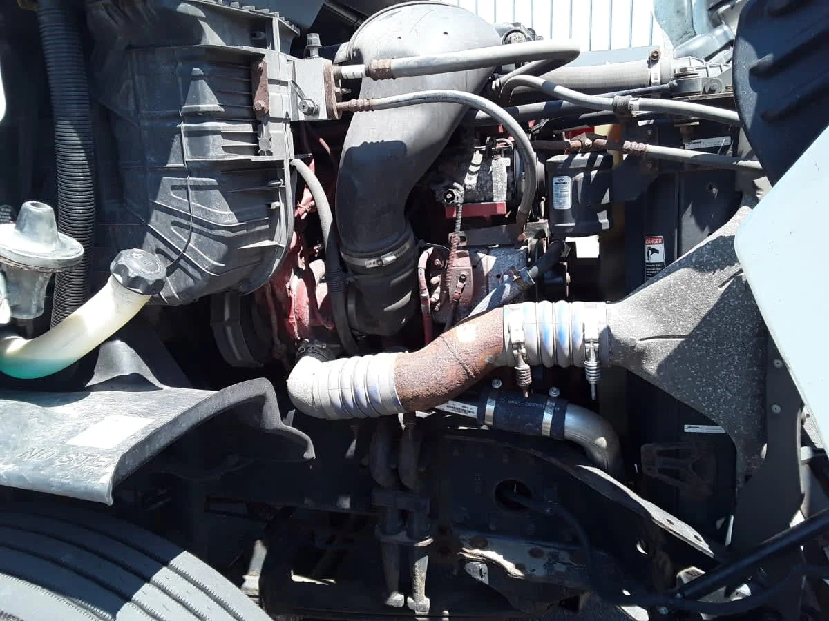 2015 Freightliner Cascadia - image 11