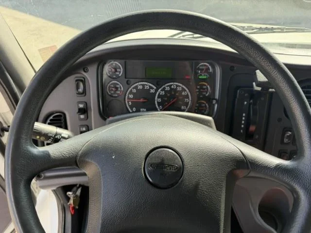 2020 Freightliner M2 106 — photo 11