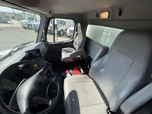 2020 Freightliner M2 106 — photo 9