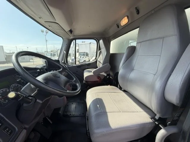 2020 Freightliner M2 106 — photo 8