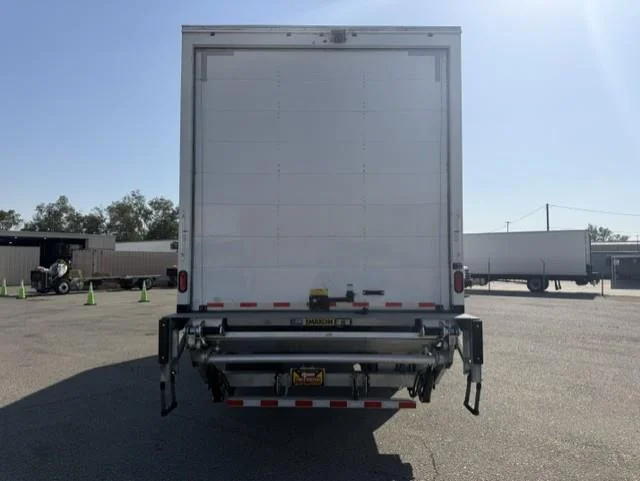 2020 Freightliner M2 106 — photo 6