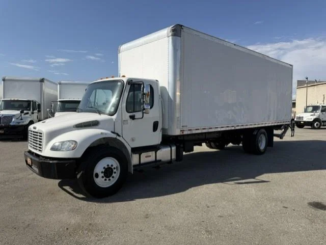 2020 Freightliner M2 106 — photo 2