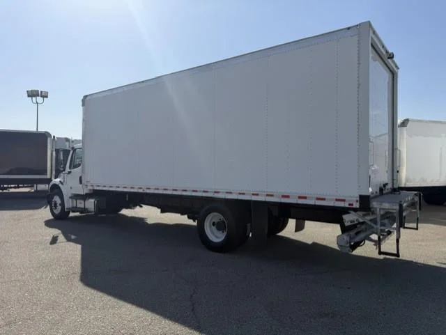 2020 Freightliner M2 106 — photo 7