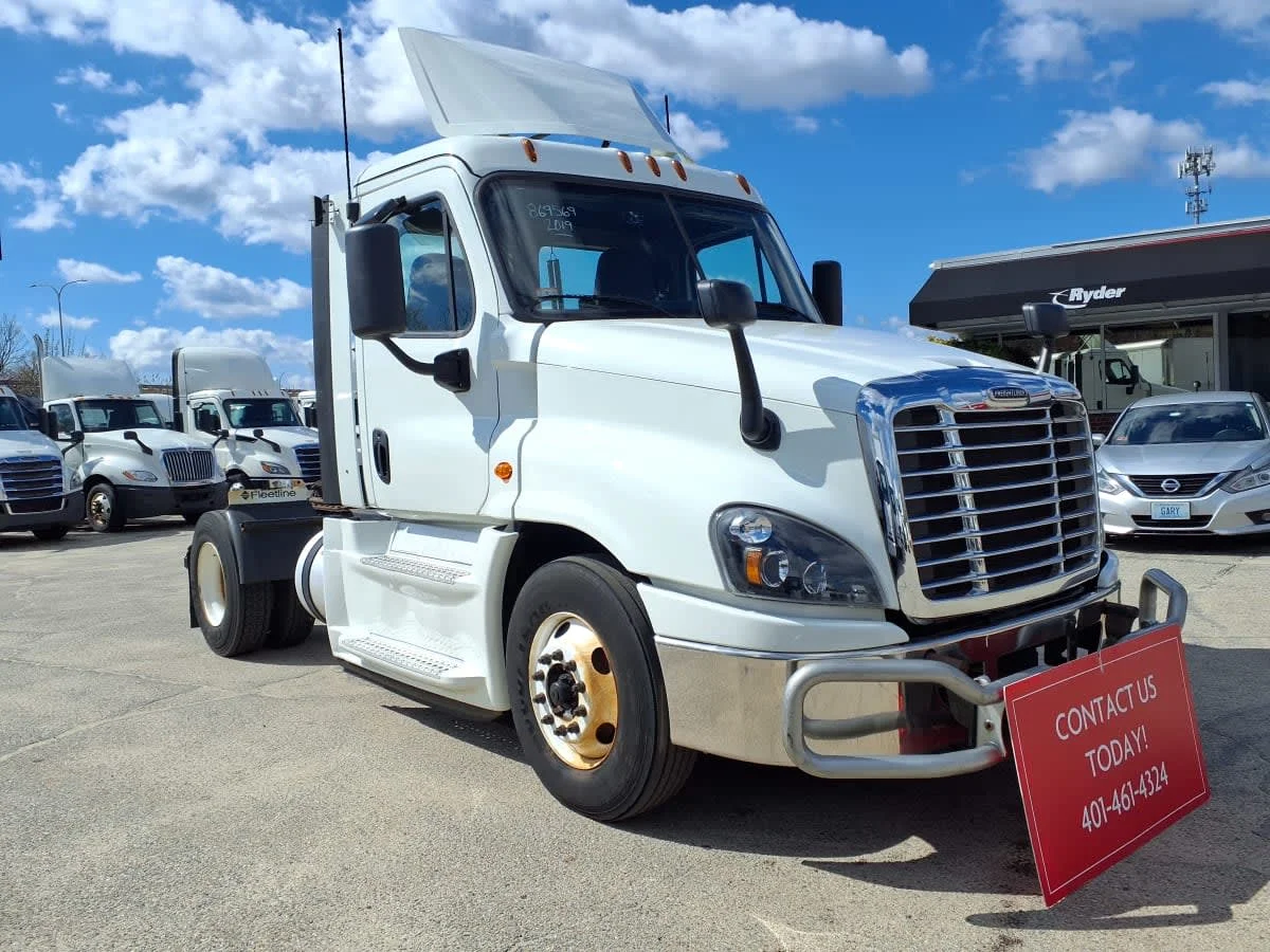 2019 Freightliner Cascadia in Warwick, RI — photo 3