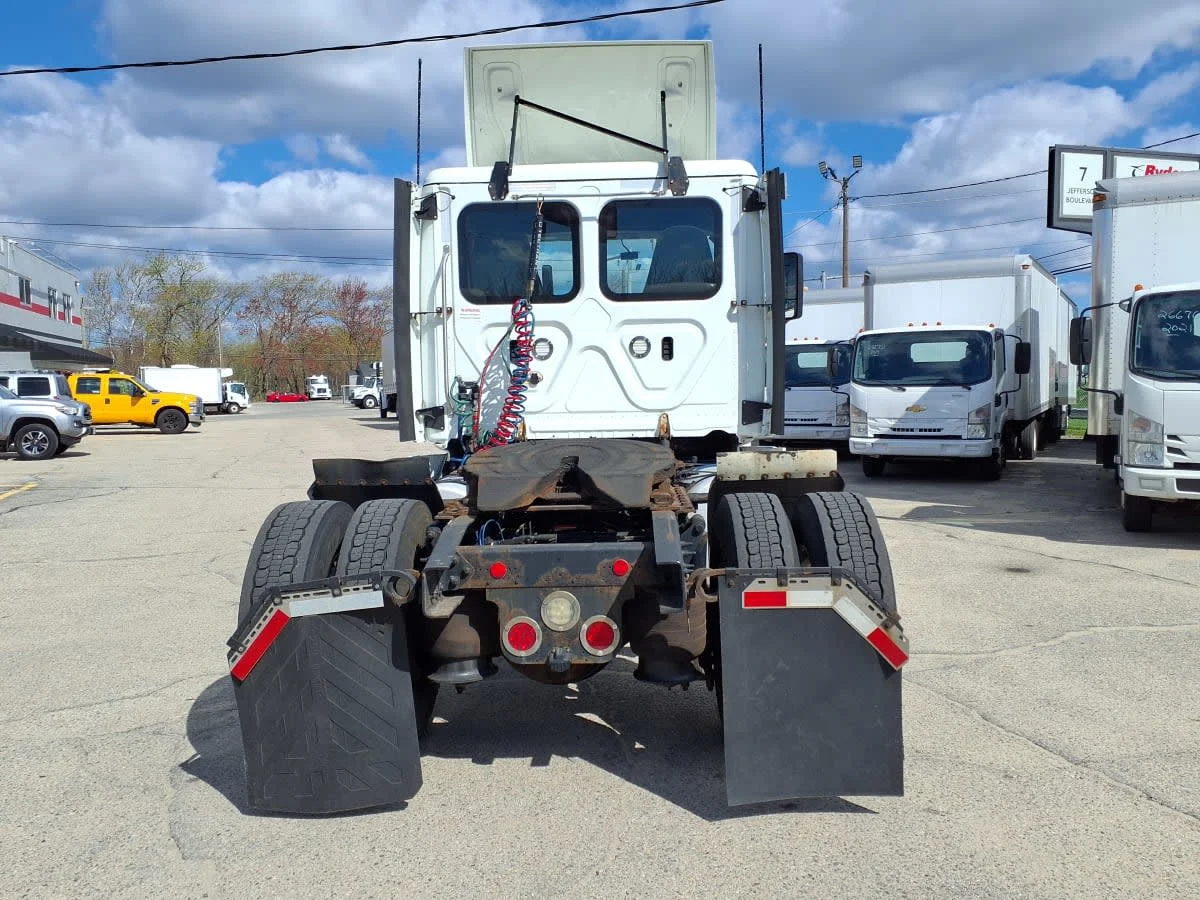 2019 Freightliner Cascadia in Warwick, RI — photo 5