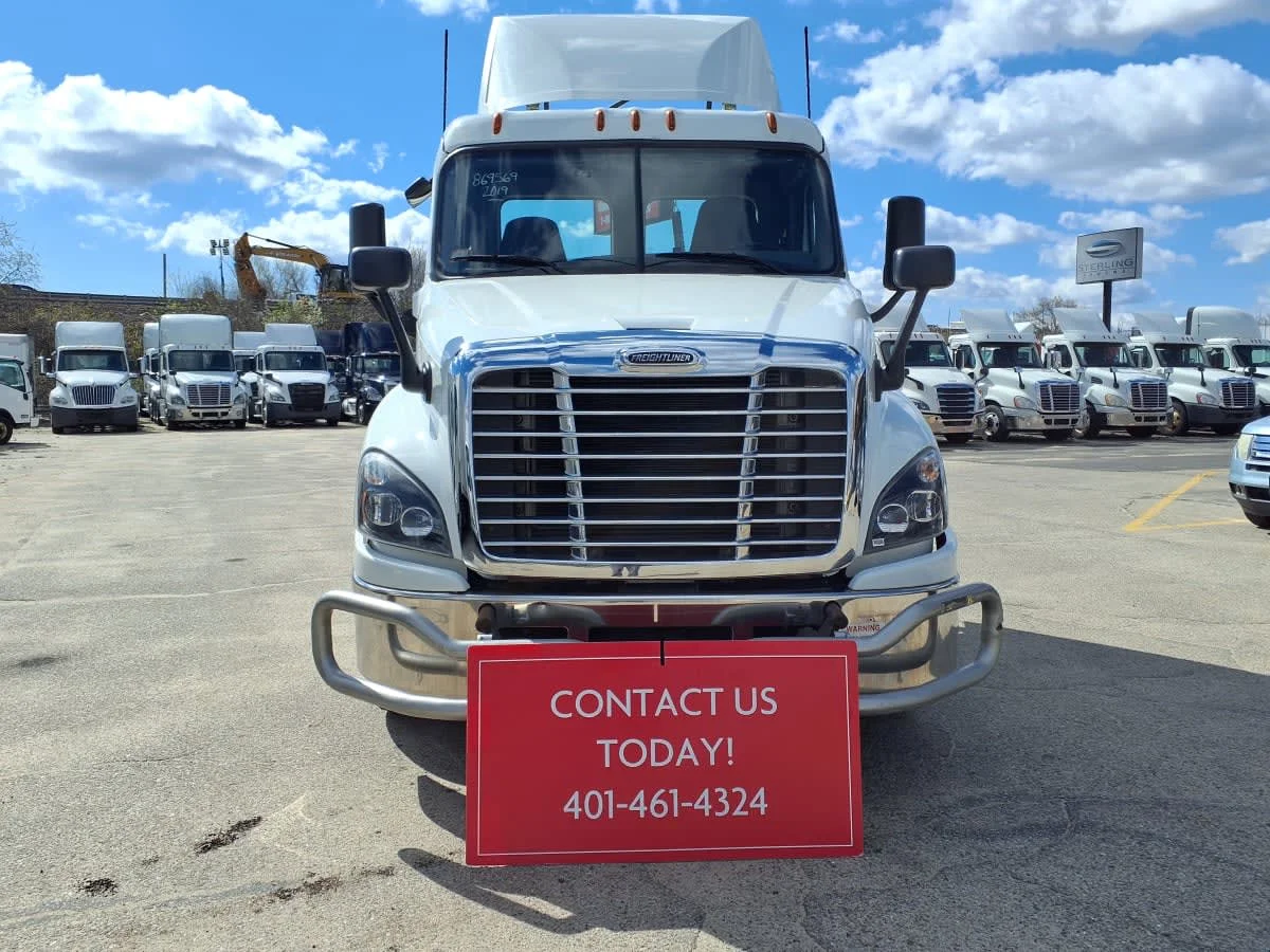 2019 Freightliner Cascadia in Warwick, RI — photo 2