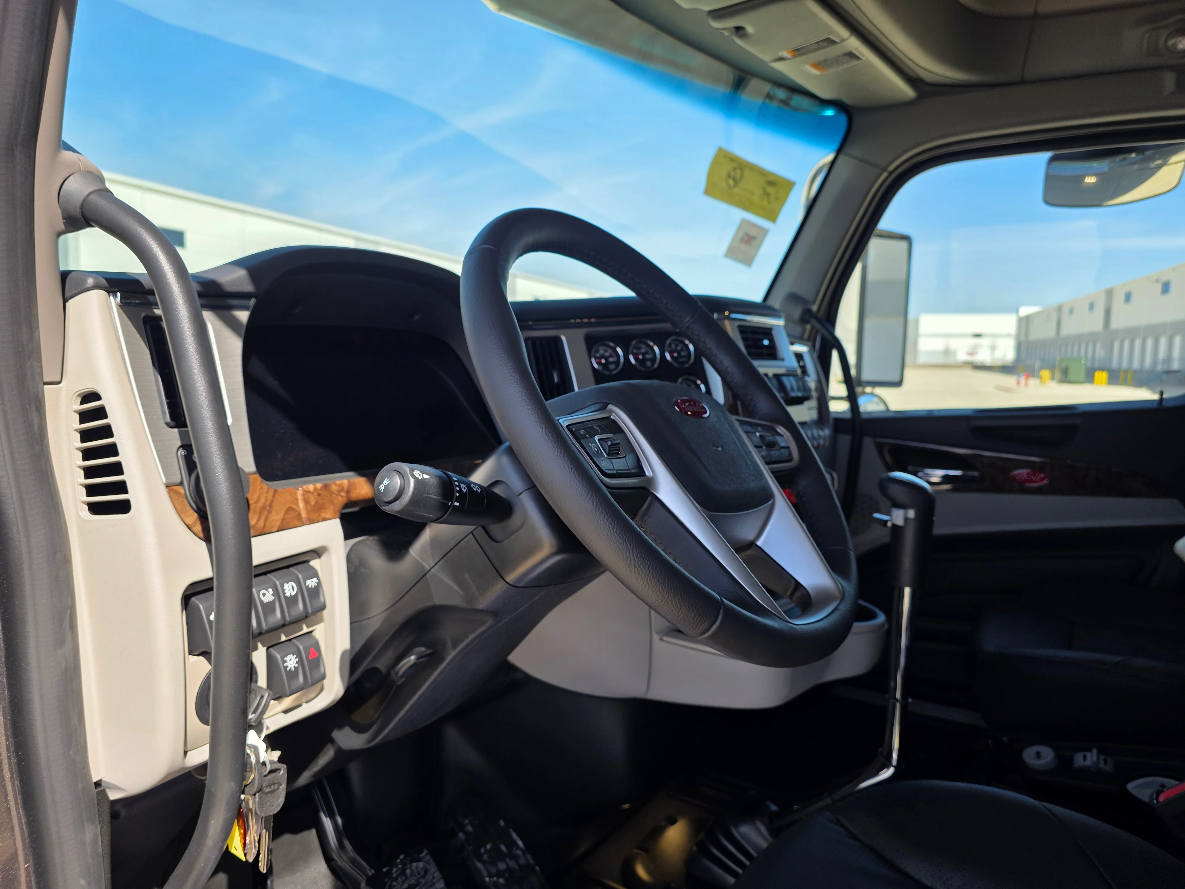 2027 Peterbilt 589 in Cincinnati, OH — photo 9