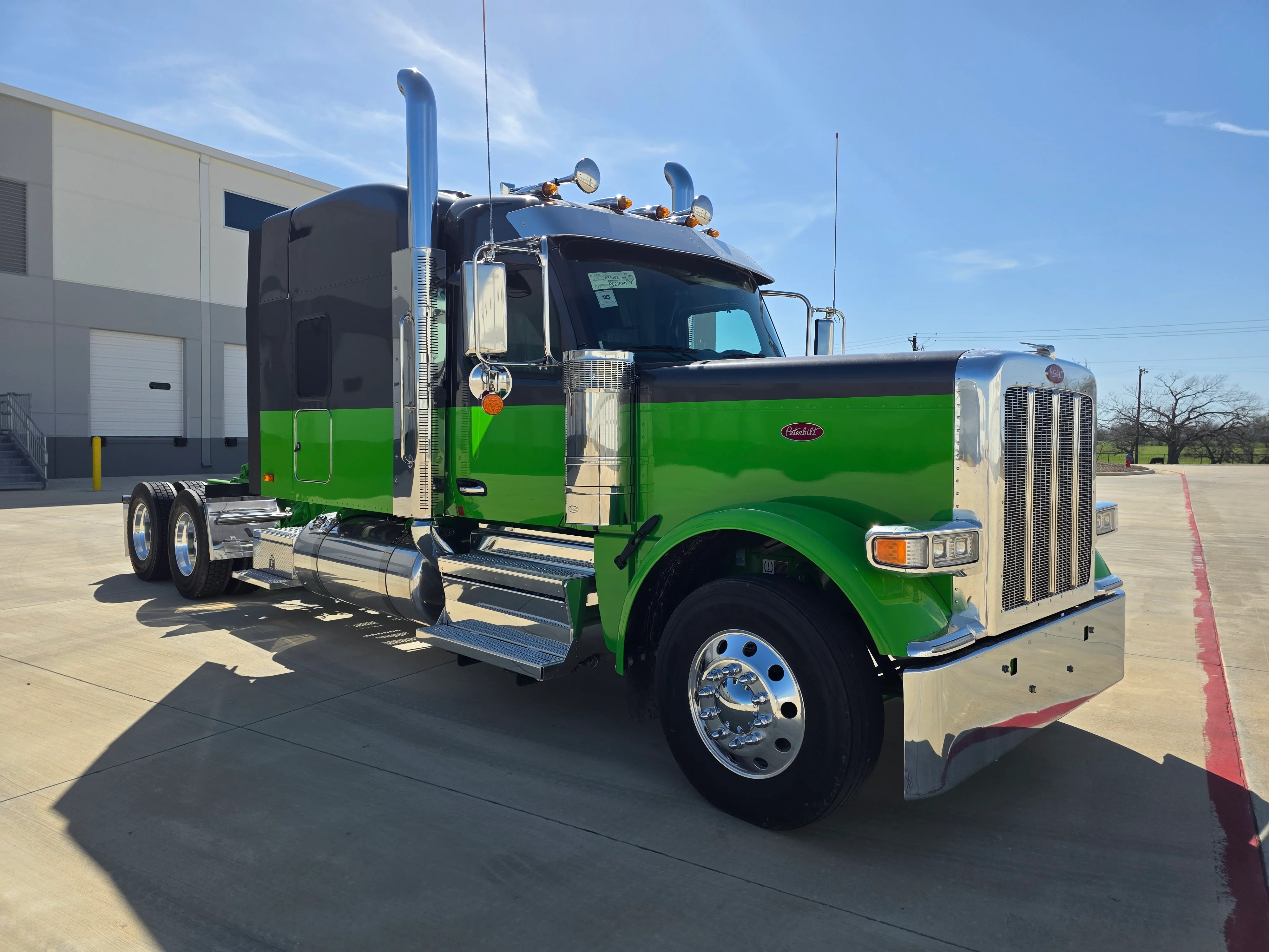 2027 Peterbilt 589 in Cincinnati, OH — photo 7