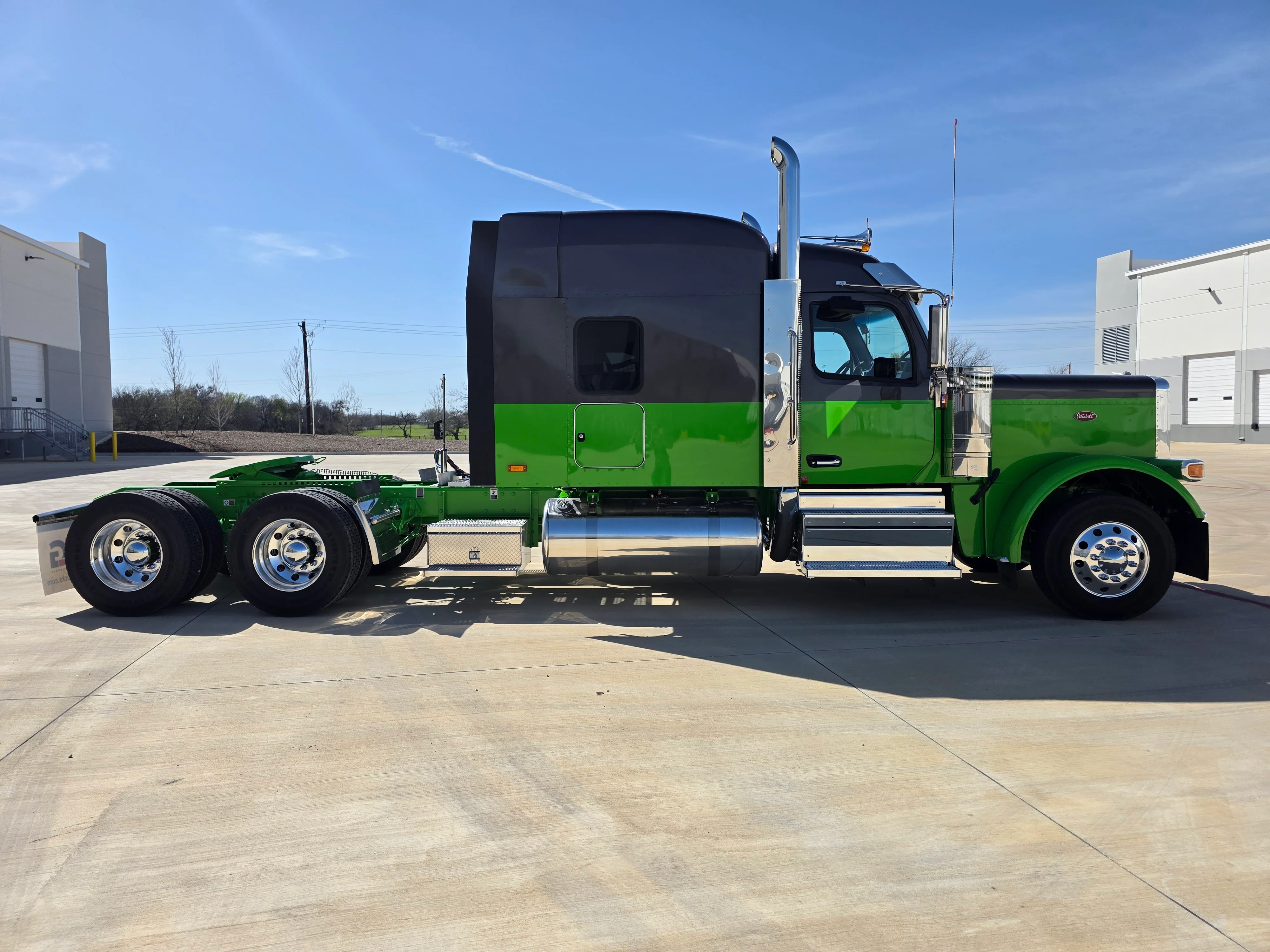 2027 Peterbilt 589 in Cincinnati, OH — photo 6