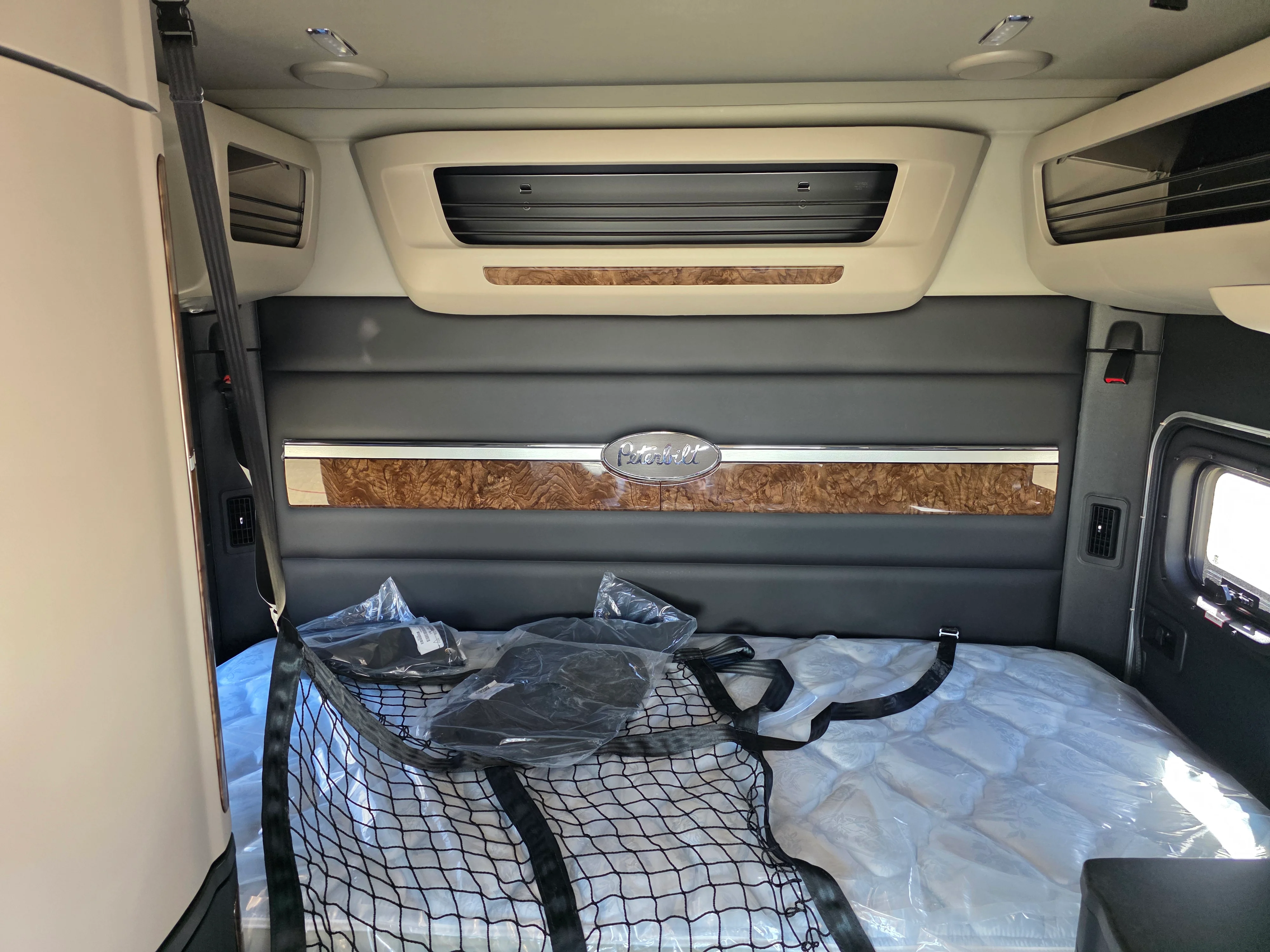 2027 Peterbilt 589 in Cincinnati, OH — photo 10