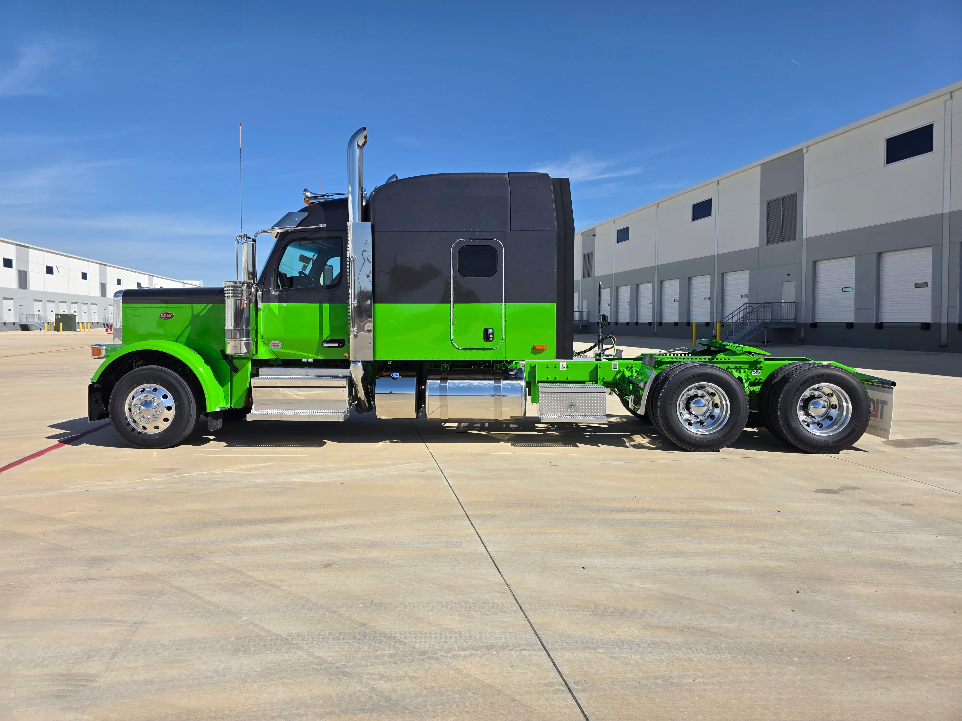 2027 Peterbilt 589 in Cincinnati, OH — photo 2