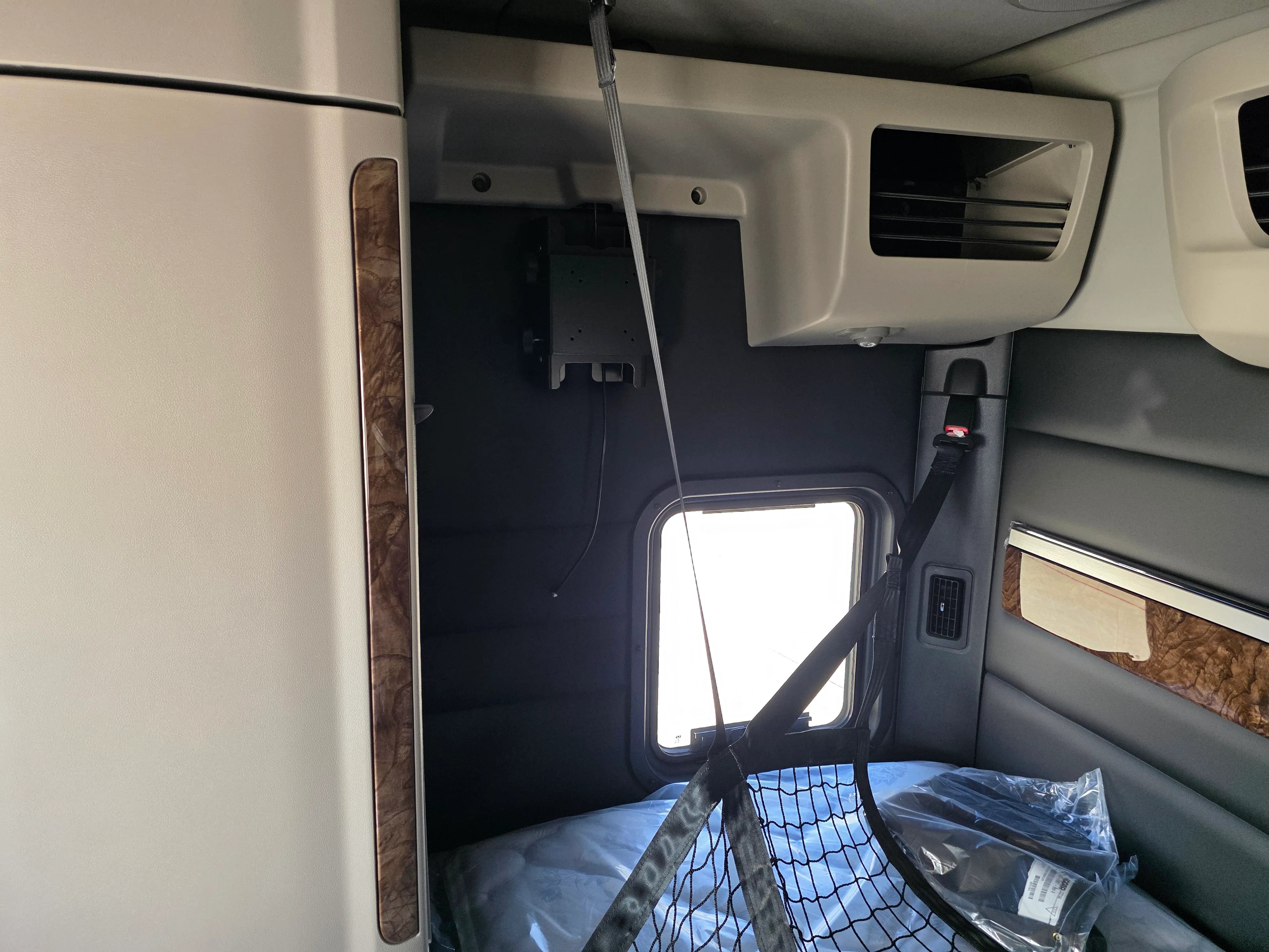 2027 Peterbilt 589 in Cincinnati, OH — photo 11