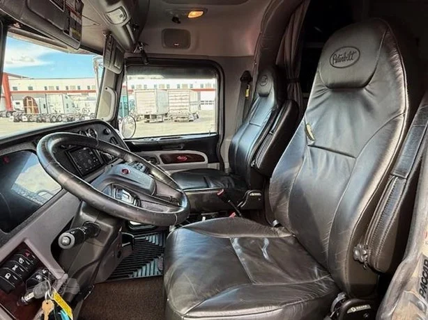2023 Peterbilt 389 - image 11
