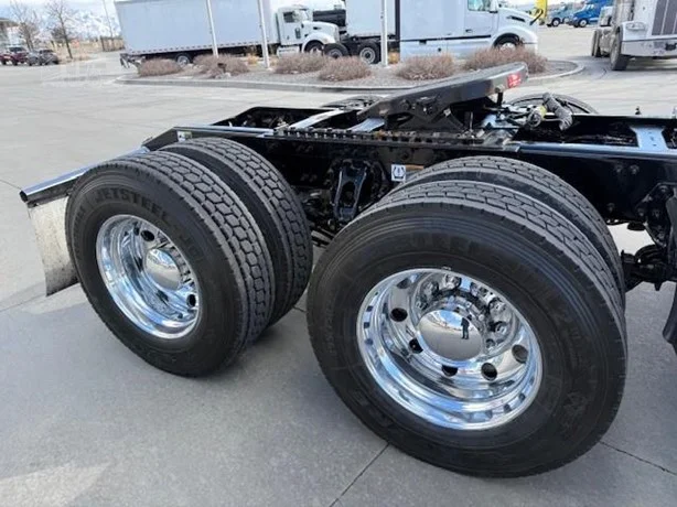 2023 Peterbilt 389 - image 5