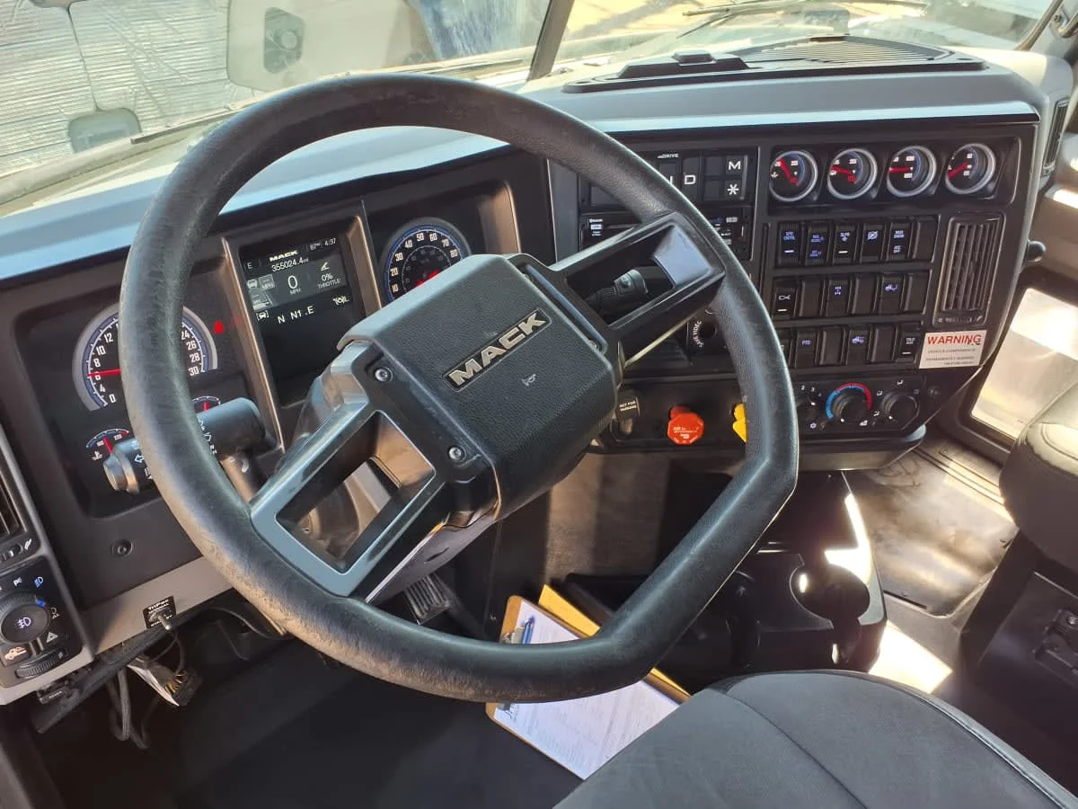 2020 Mack Anthem - image 7