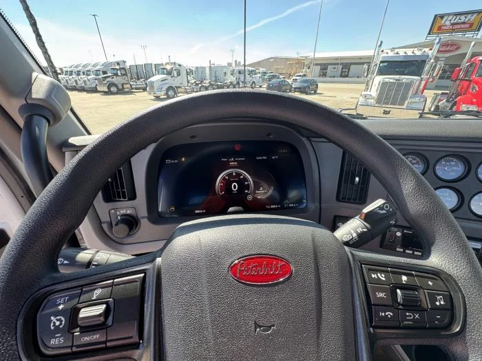 2026 Peterbilt 579 - image 15