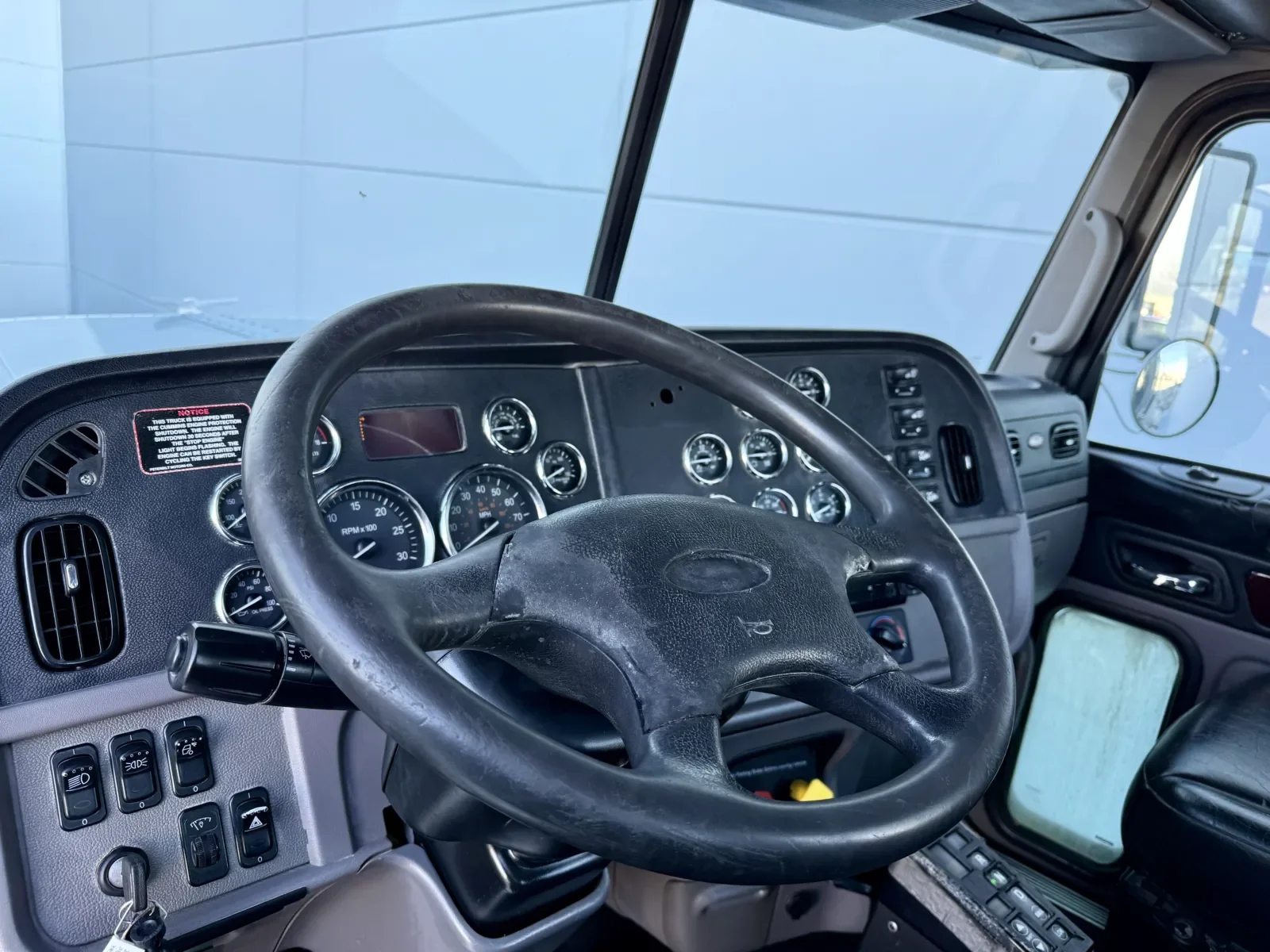 2018 Peterbilt 389 in New Lenox, IL — photo 15