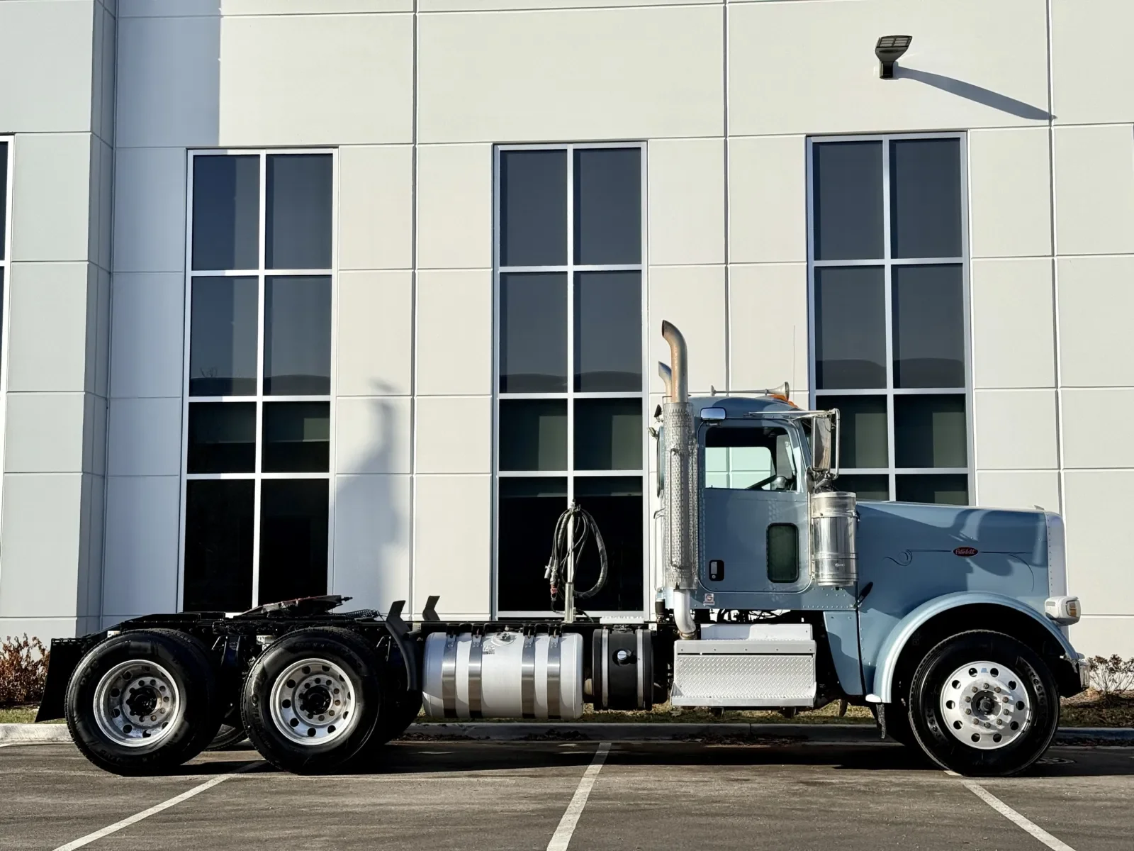 2018 Peterbilt 389 in New Lenox, IL — photo 3