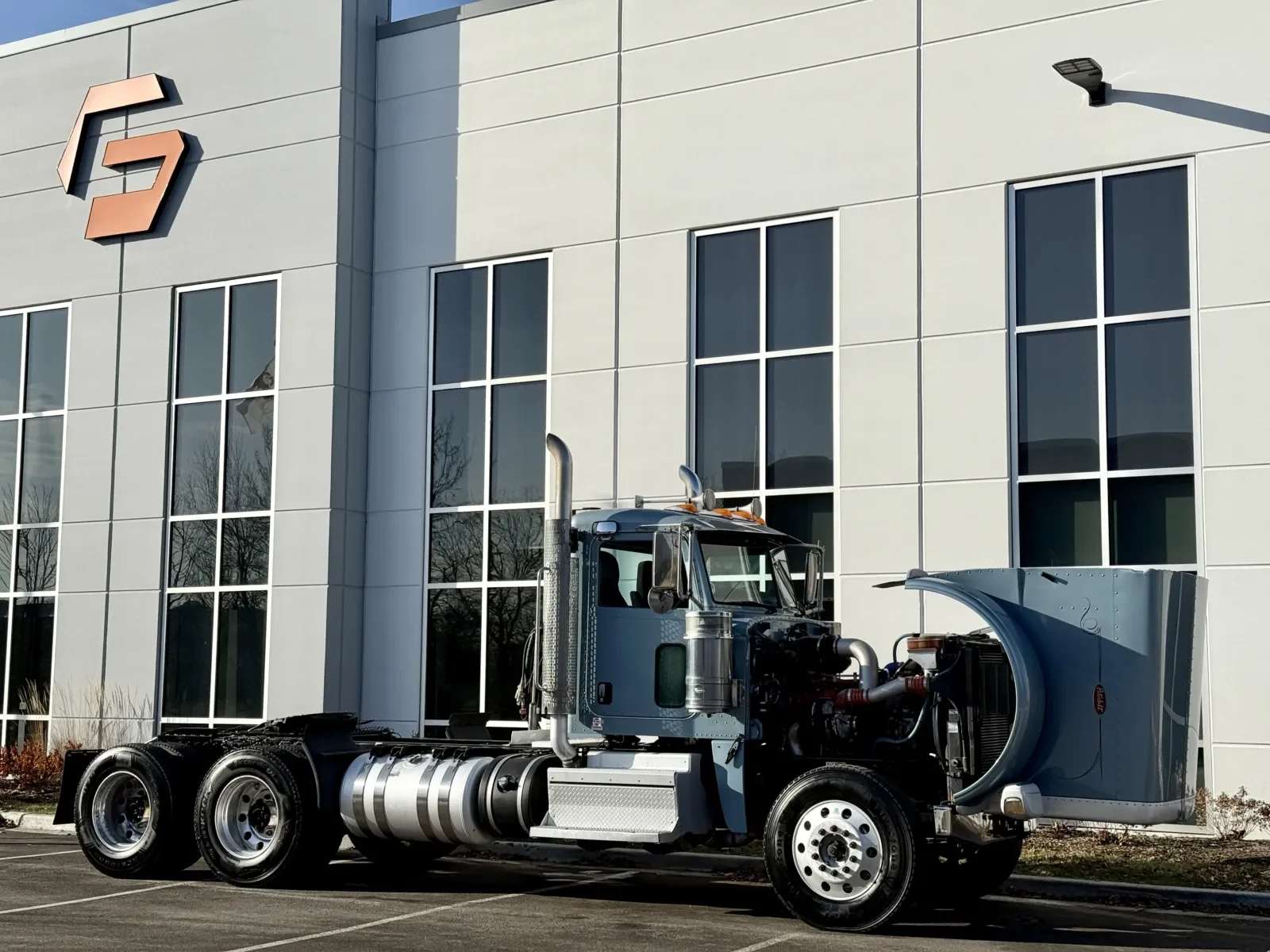 2018 Peterbilt 389 in New Lenox, IL — photo 9