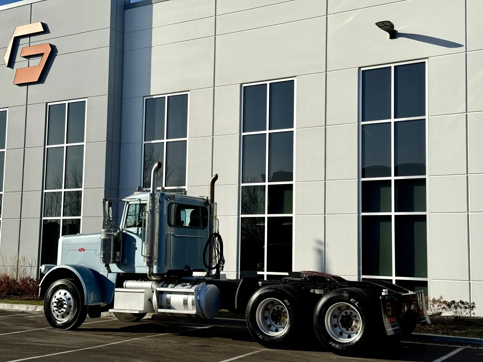 2018 Peterbilt 389 in New Lenox, IL — photo 6