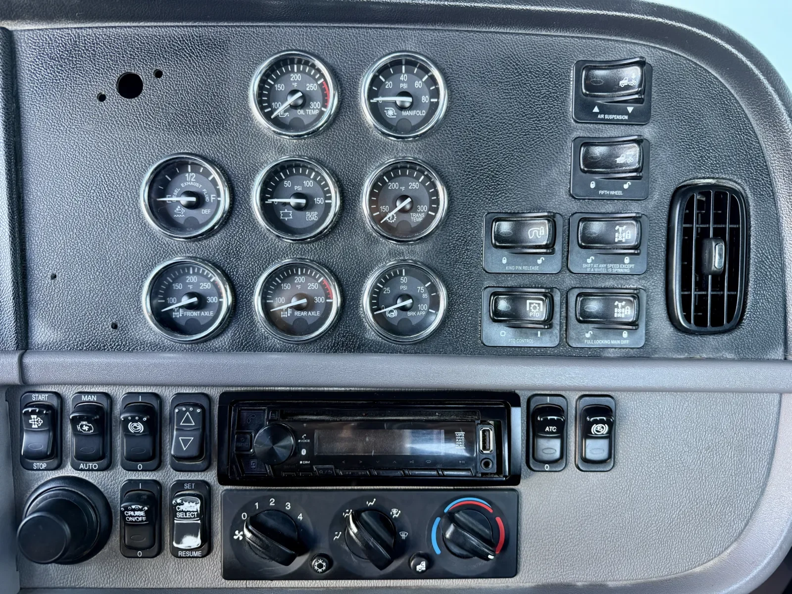 2018 Peterbilt 389 in New Lenox, IL — photo 18