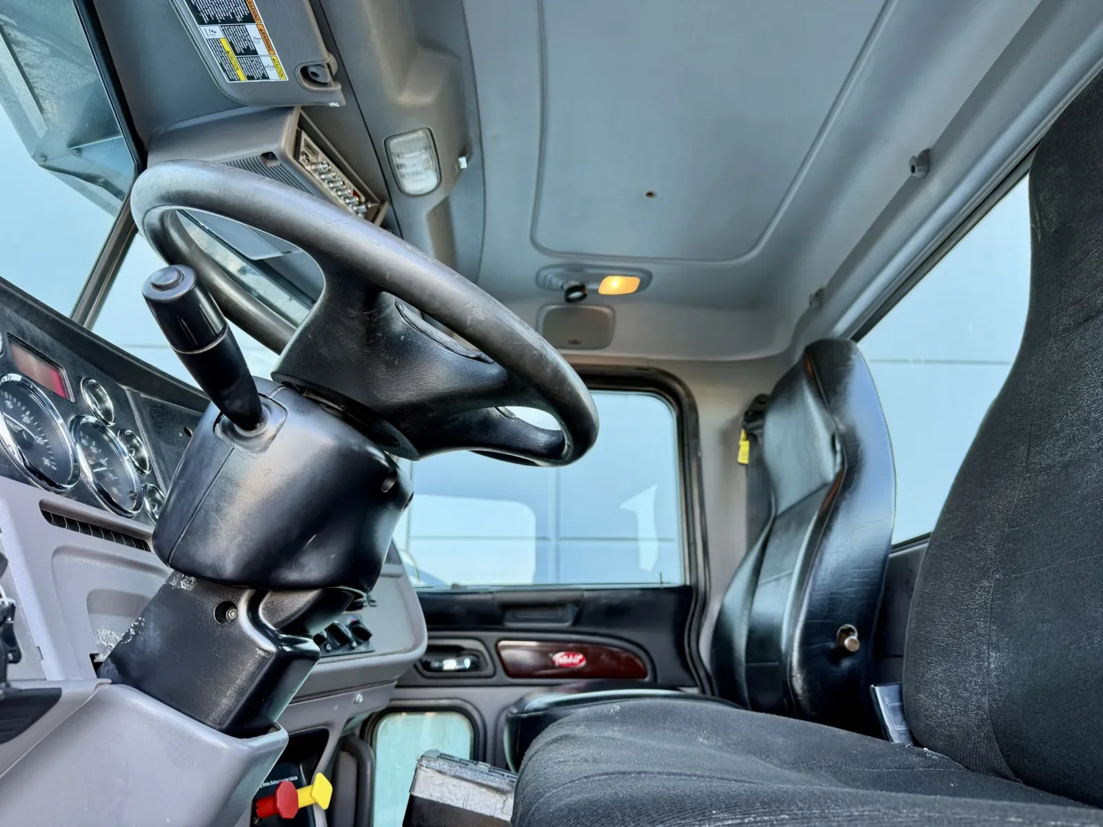 2018 Peterbilt 389 in New Lenox, IL — photo 14