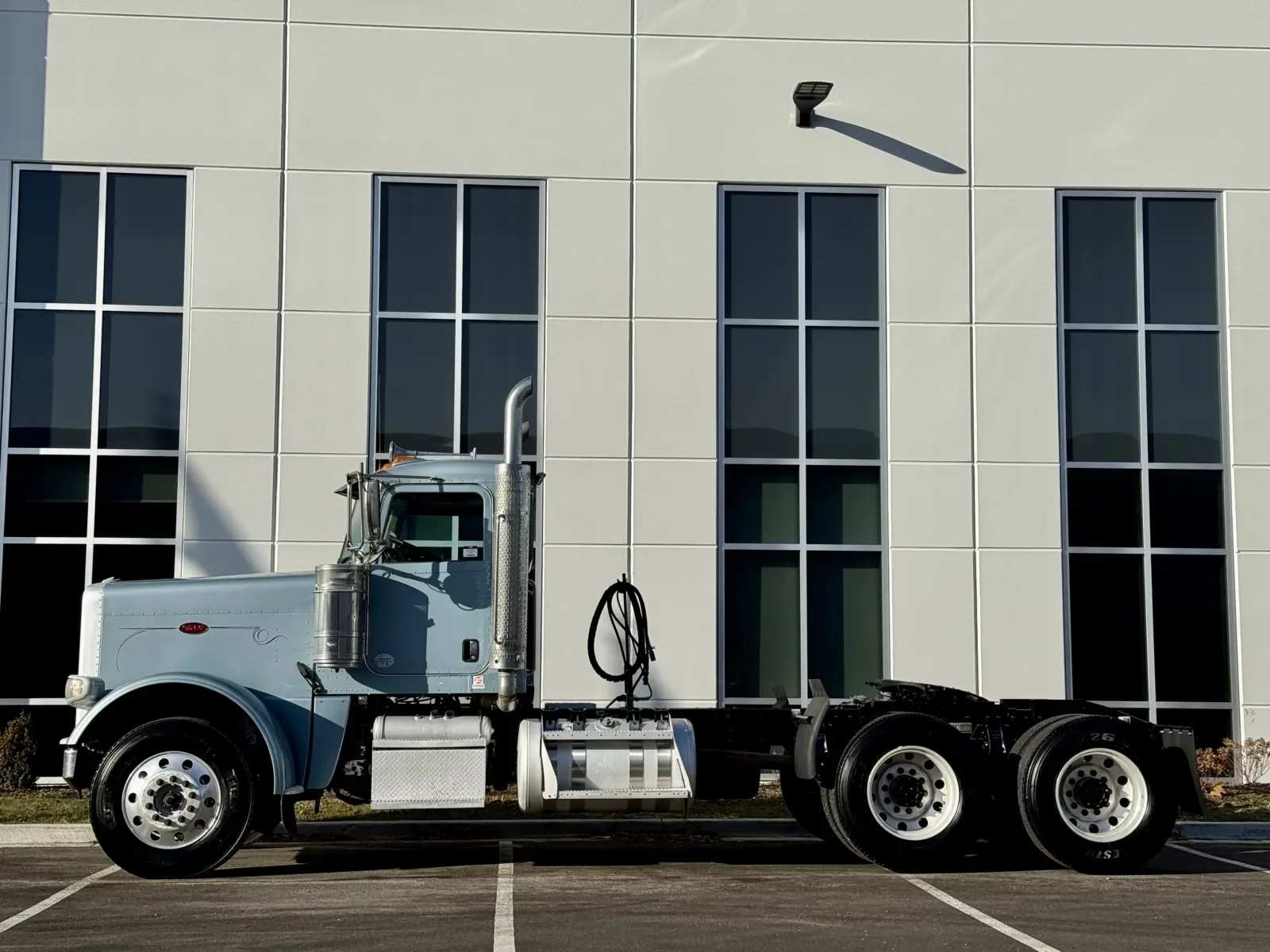 2018 Peterbilt 389 in New Lenox, IL — photo 4