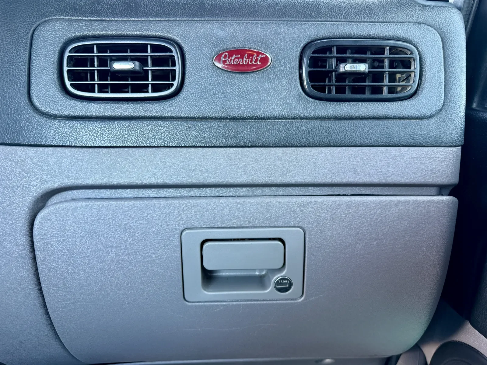 2018 Peterbilt 389 in New Lenox, IL — photo 19