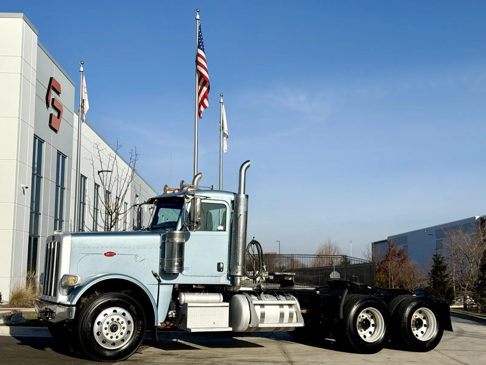 2018 Peterbilt 389 in New Lenox, IL