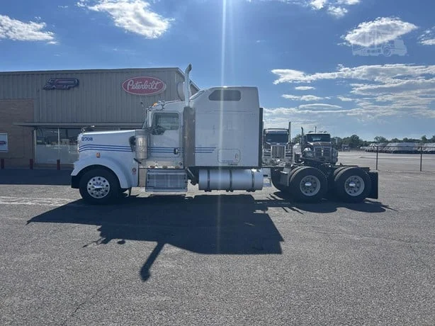 2007 Kenworth W900 in Riverton, WY — photo 2