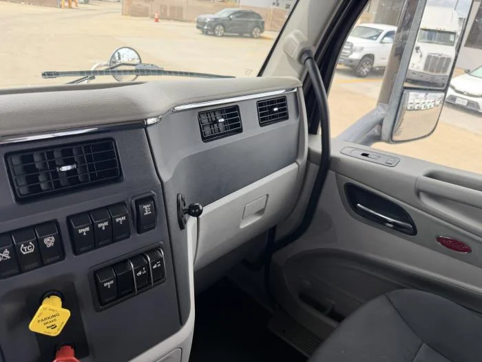 2021 Peterbilt 579 — photo 29