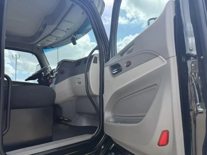 2021 Peterbilt 579 — photo 23