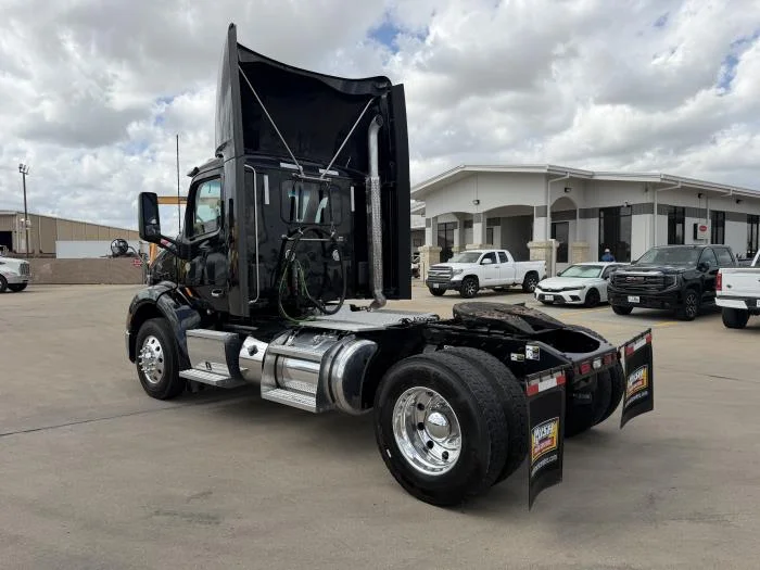 2021 Peterbilt 579 — photo 4