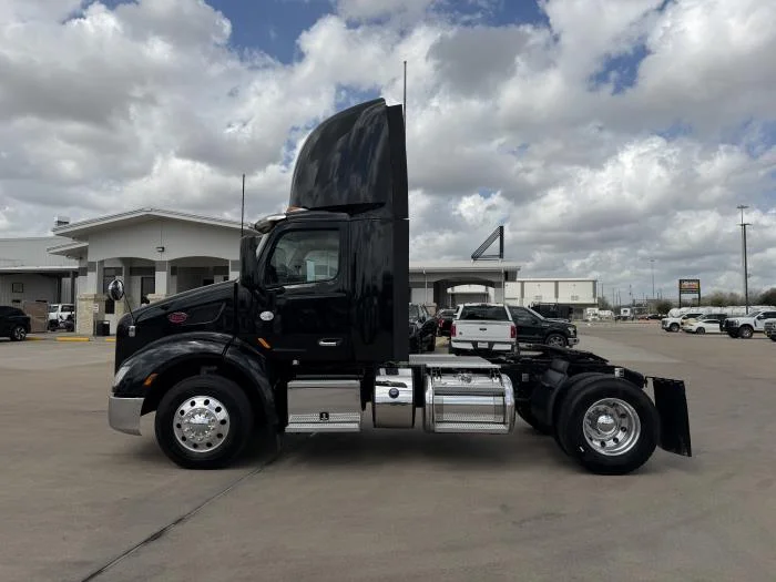 2021 Peterbilt 579 — photo 3