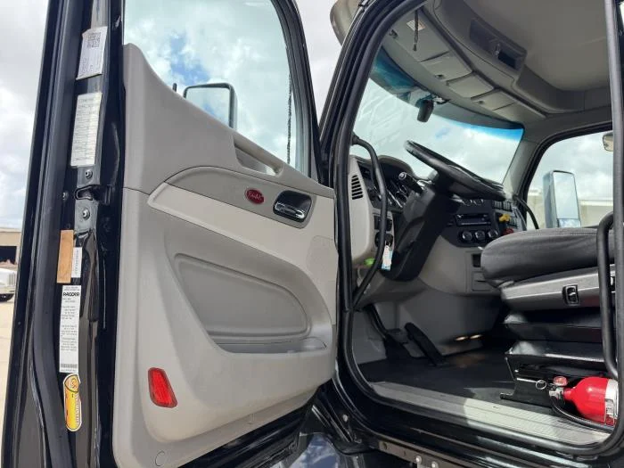 2021 Peterbilt 579 — photo 25
