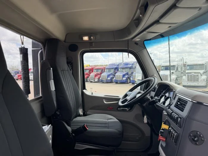 2021 Peterbilt 579 — photo 24