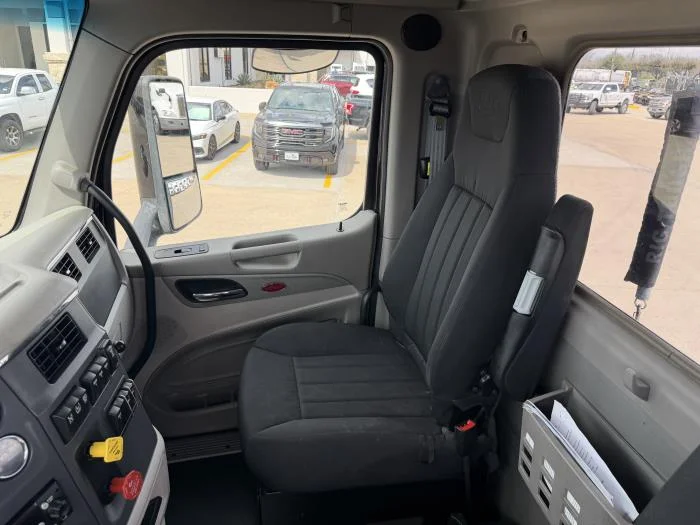 2021 Peterbilt 579 — photo 26