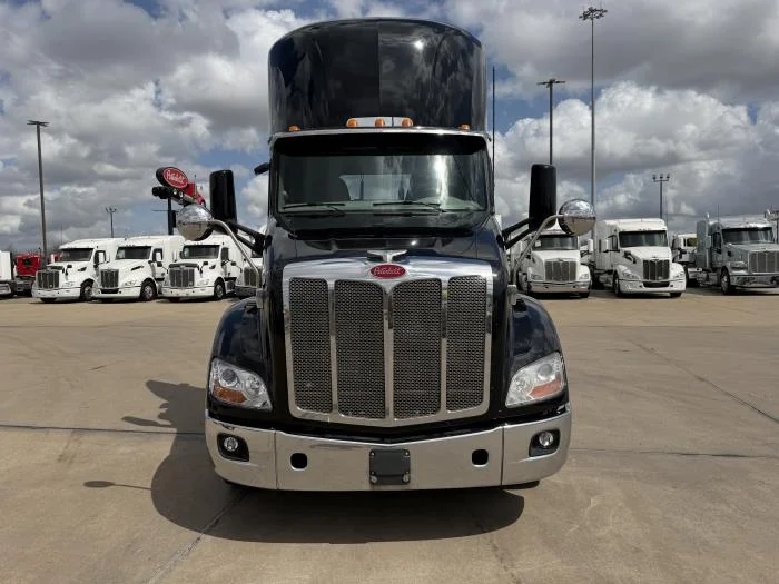 2021 Peterbilt 579 — photo 9