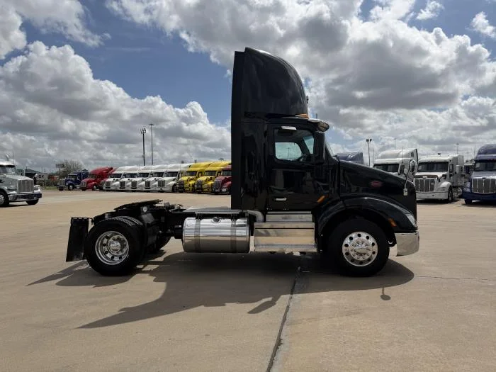 2021 Peterbilt 579 — photo 7