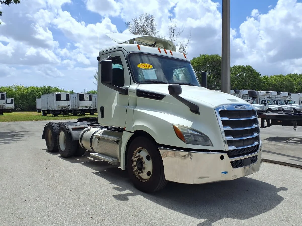 2019 Freightliner Cascadia in Davie, FL — photo 3